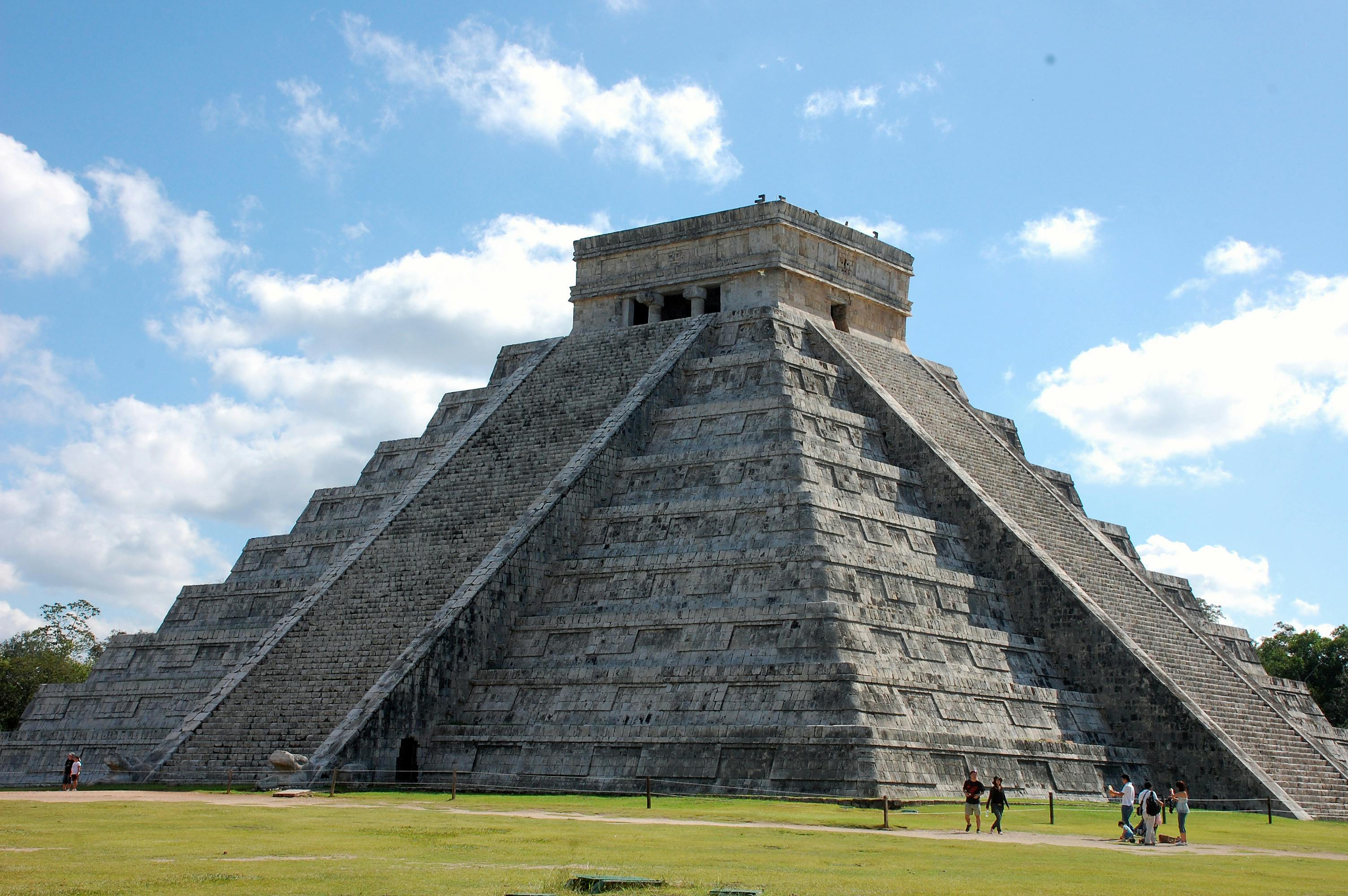 Pirámide maya de Chichén Itzá